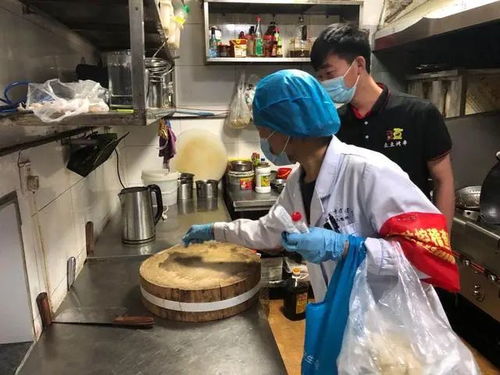 疫情防控不松懈 北京市場(chǎng)監(jiān)管部門(mén)連夜開(kāi)展食品市場(chǎng)消殺工作